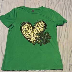 SHEIN Green and Yellow Short Sleeve Tees with Heart Design
